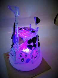 光の色で表情が変わります☆