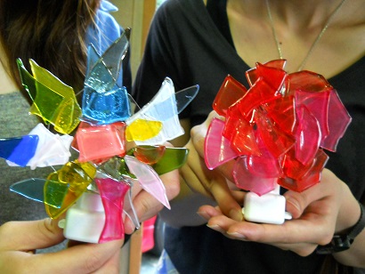 カラフルなお花と、真っ赤なバラの作品です☆