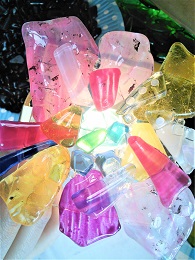 透明感のある素敵なランプですね〜