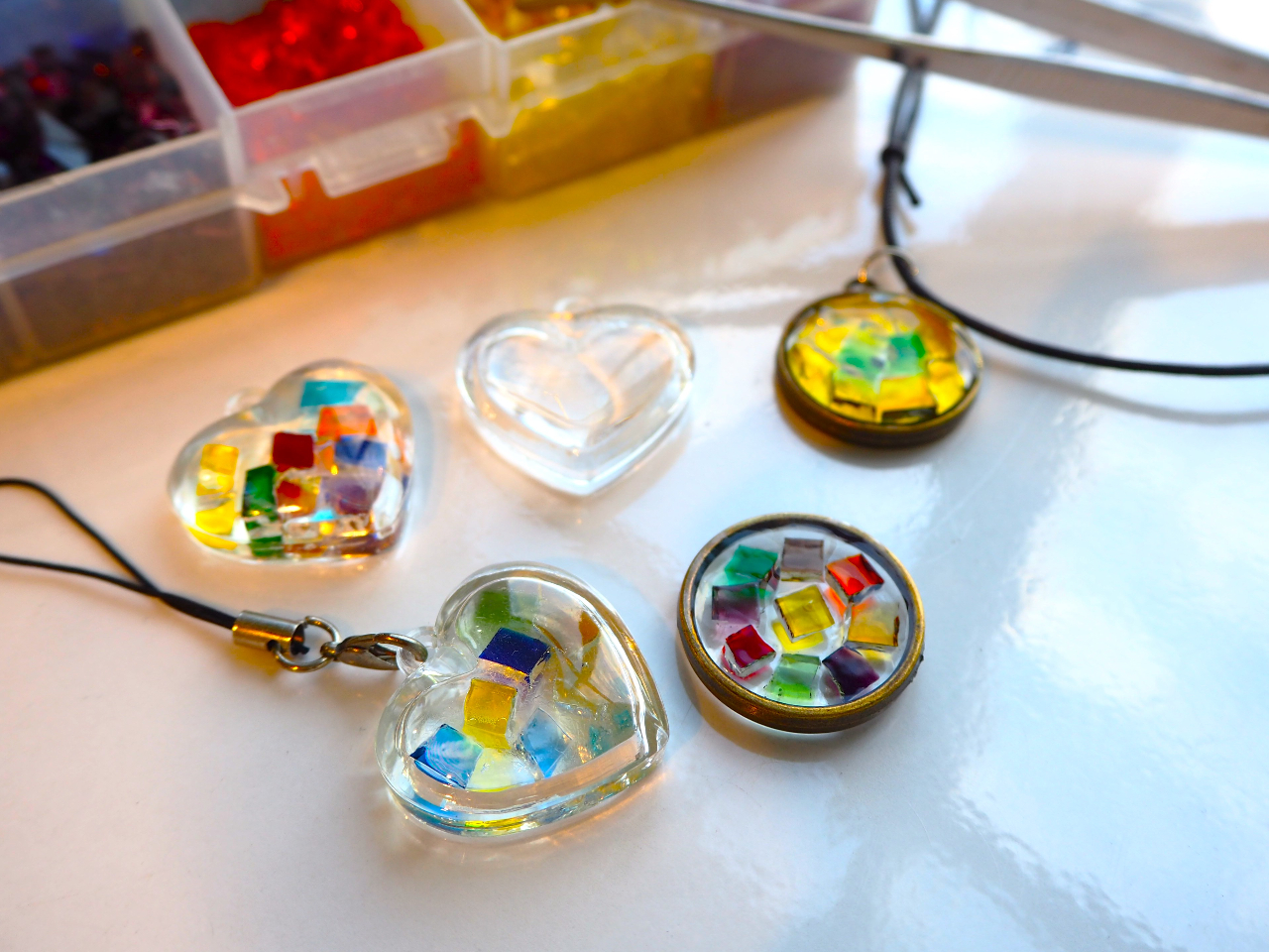 レジン体験は、小学1年生から体験できます。