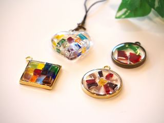 レジン体験。小学1年生から体験できます。
