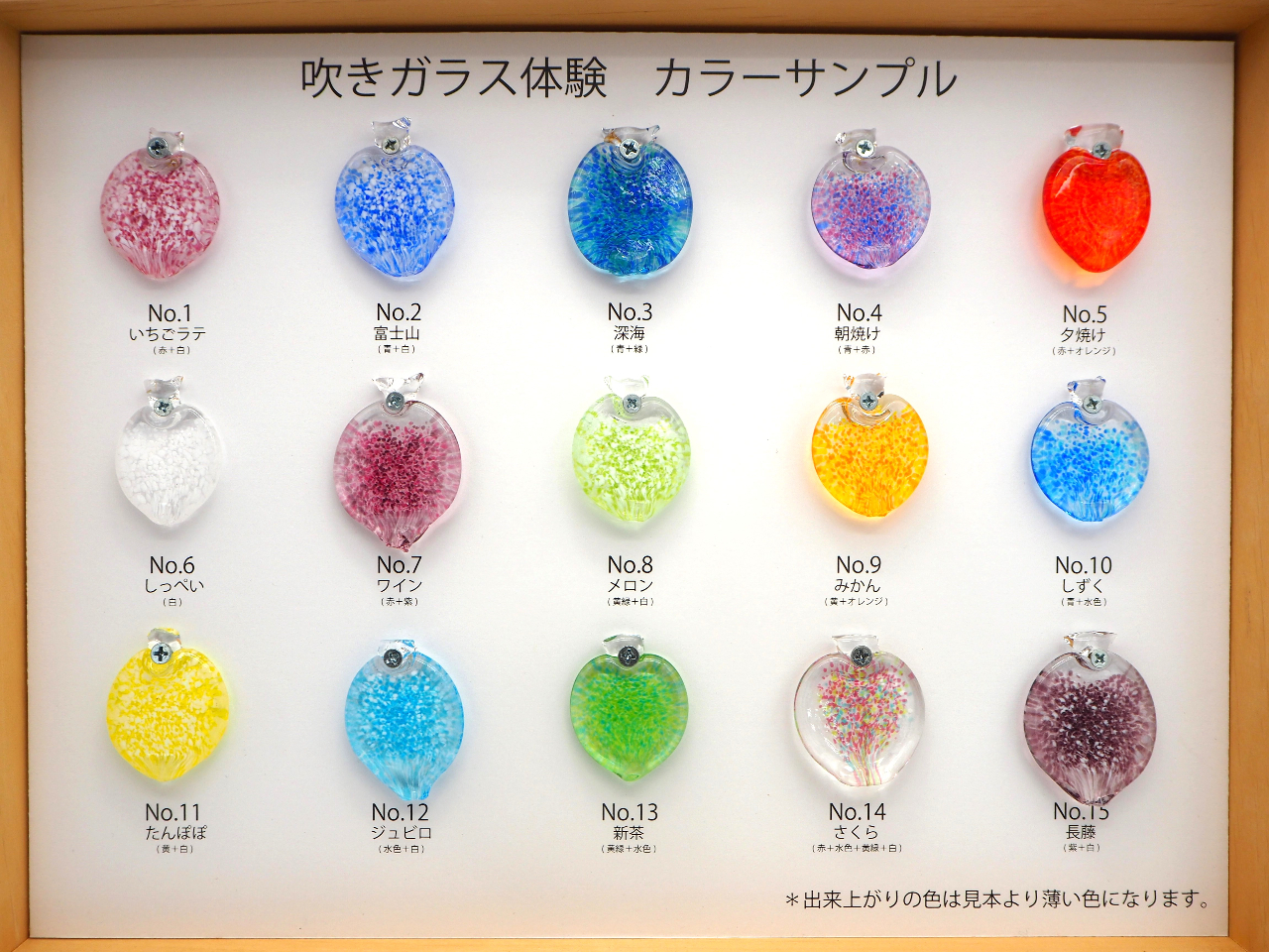 15色からお好きな色をお選びいただけます。(ペーパーウェイトPLANETシリーズは5色から。)