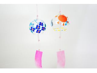 風鈴絵付け体験。小学1年生から体験できます。