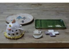 ぎゃらりーでは楽しい器の販売もしていますお抹茶(お菓子つき300円)も人気です