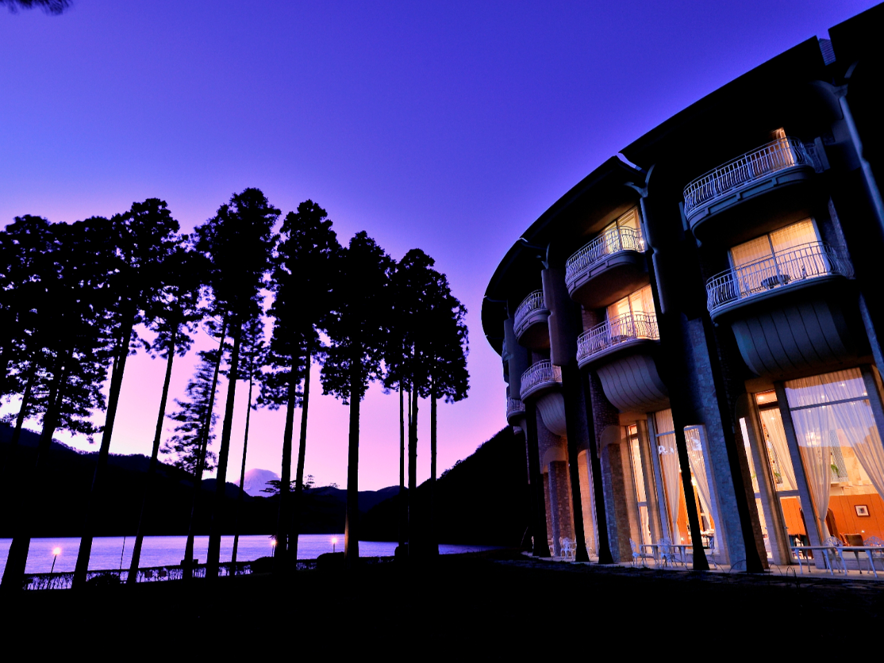 yzeOςƗ[iz}WbNA[ɕ܂{ق͂ƂĂzIłB