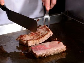 宴会場での特別営業期間はなんとステーキが食べ放題!! ぜひこの機会にご利用ください!!