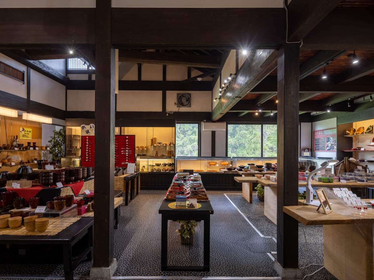 蒔絵体験銘々皿】筆を自由にあやつり伝統の漆器に描いてみよう♪／所要