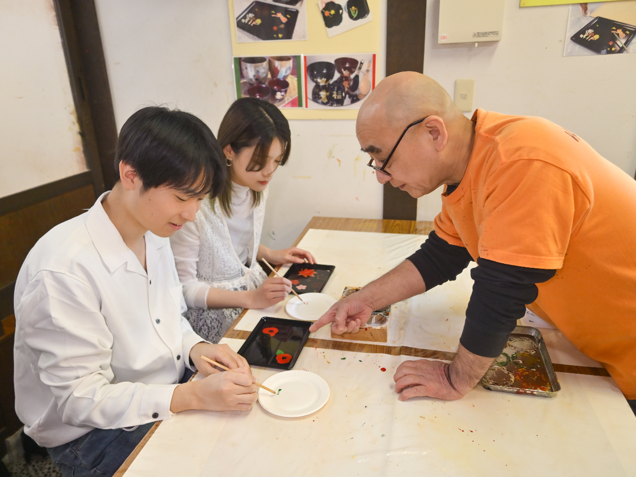 【蒔絵体験銘々皿】筆を自由にあやつり伝統の漆器に描いてみよう♪/所要時間約30分...