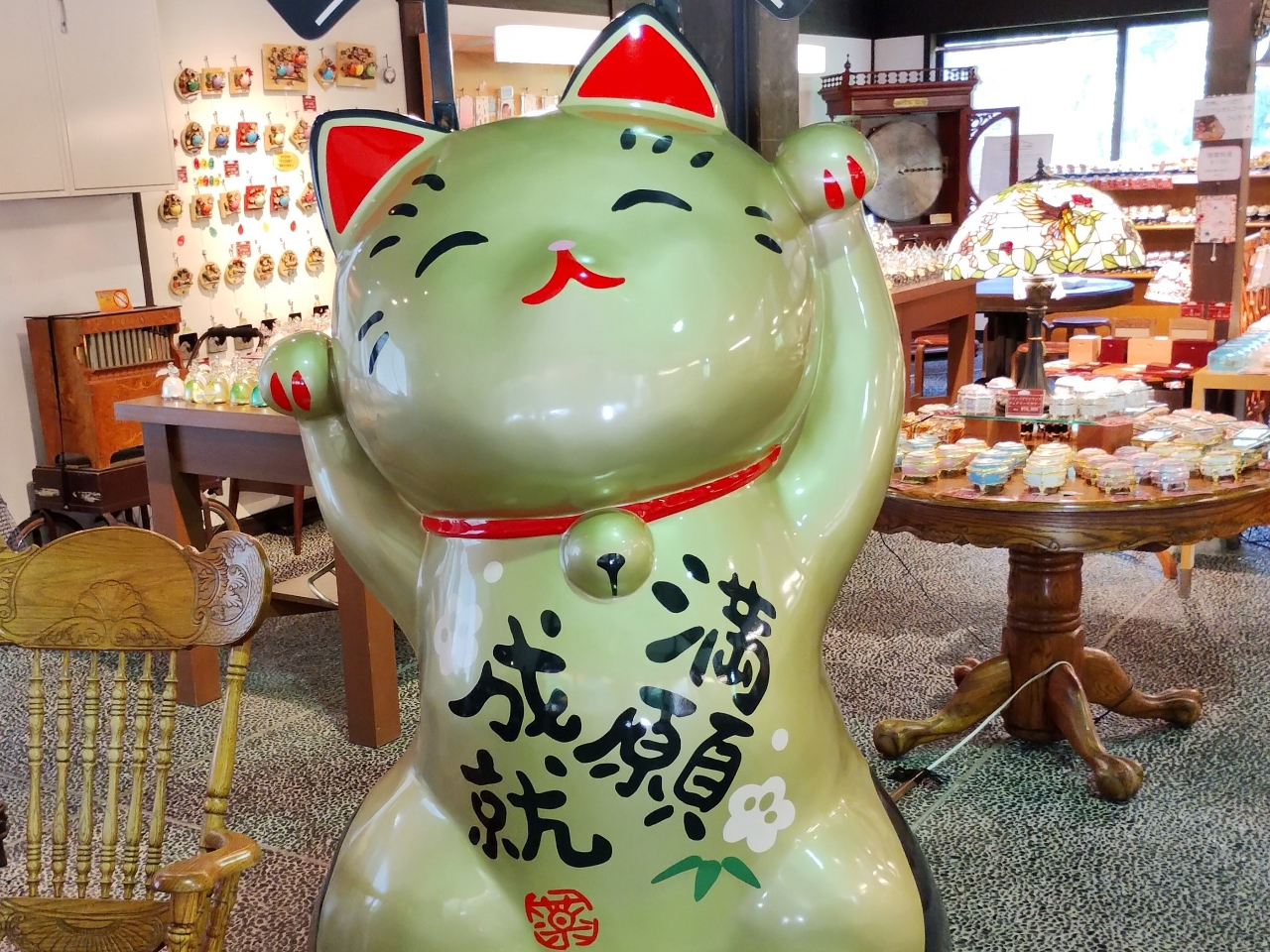 ジブリ猫のフィギュア カップル オルゴール