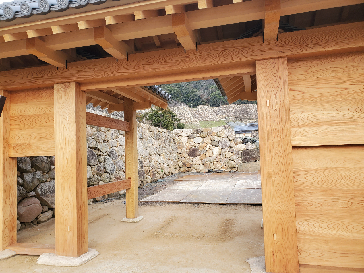 ��������i���m���j