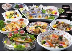 海鮮卓袱「孔雀」。長崎の伝統料理を現代風にアレンジ、長崎の海鮮をたっぷり使った創作料理です。