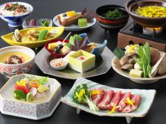 会席料理「梅松」※季節により料理内容が変わります。