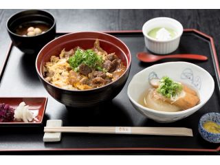 ★*゚ ゜゚*お客さまに大人気 牛すじ丼定食★*゚ ゜゚*