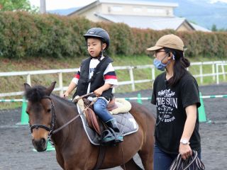 インストラクターが乗馬の楽しさを伝えます!