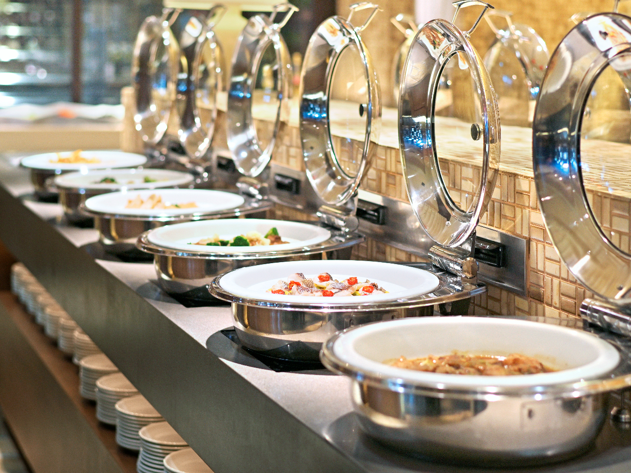 ���Ƒ��₨�F�B�Ƃ��ꏏ�ɁA���z�e���ł��H�������y���݂�������