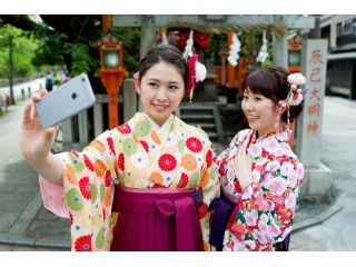 今ドキ、京都観光におすすめの袴スタイル♪