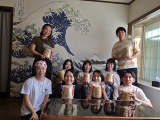 仲間や家族と一緒に楽しく発酵時間。岡谷の歴史も聞くことができ唯一無二の体験です。