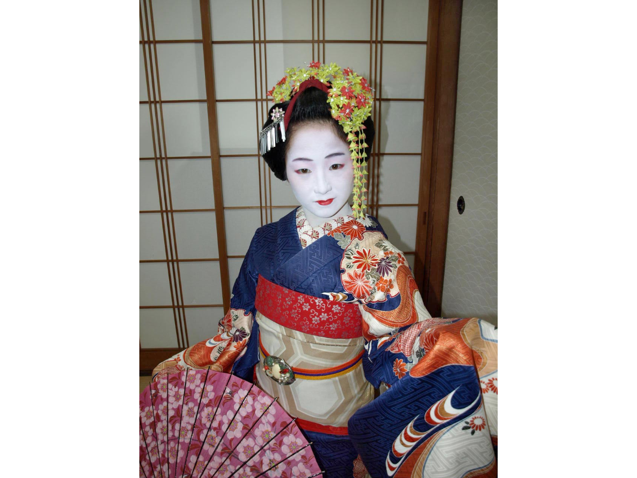 Xł̂ʐ^4tĂ܂B@  Dȃ|[YIщB