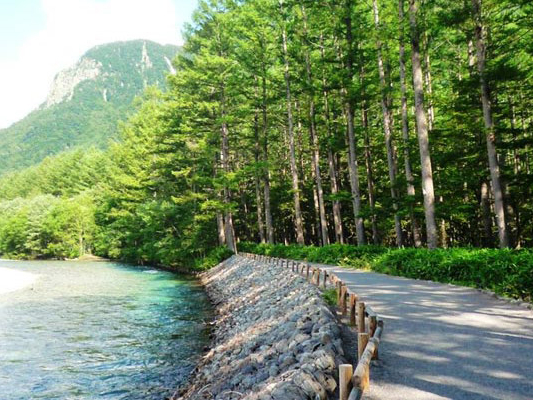 名古屋朝発 往復バスで行く 上高地 乗り換えなしで標高約1500m 日本屈指の山岳リゾートを気軽に日帰り自由散策 株式会社 アップオン じゃらん遊び体験