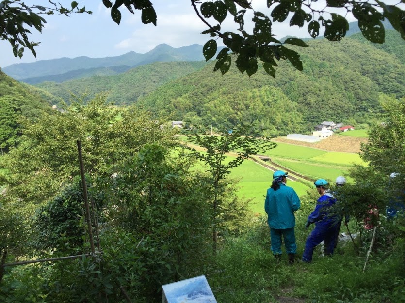 A𔲂ƎR̒t߁BȂɓo񂾂ƃrbN܂B