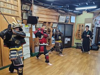 鎧を着て刀で藁を斬ろう!