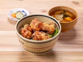 甘辛唐揚げ丼(味噌汁・お新香付き)