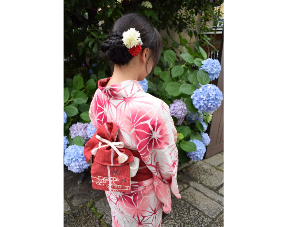 アンティーク浴衣 カップルプラン 大人の女性に大好評 大人可愛い浴衣柄で全てコミコミ ヘアセット付ならお二人合わせて 7 000 翌日返却12 00まで無料 レンタル着物 着付け 寺町美人 じゃらん遊び体験