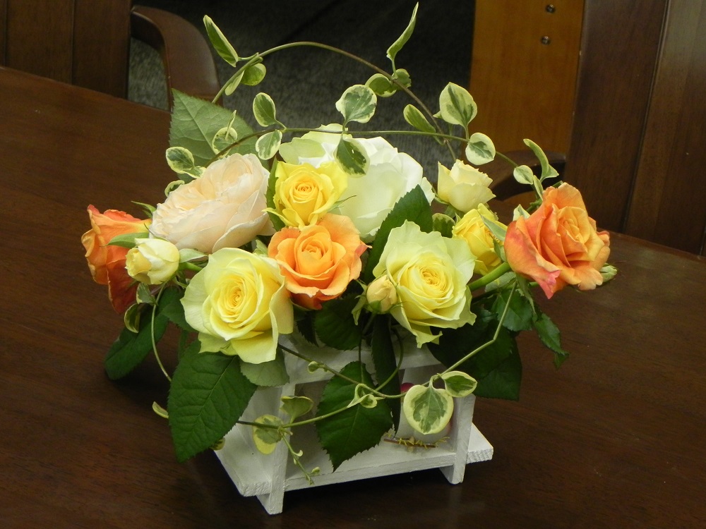 初心者の方やお子様でも楽しんで頂けるフラワーアレンジです。上手に飾るのではなく、楽しんで飾る!そんな楽しみ方をされてみてはいかがですか!