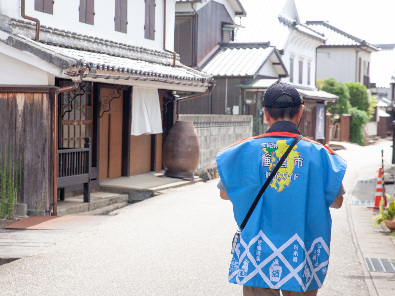 国の伝統的建造物郡保存地区に選定を受けたまちなみに皆さまをお連れします。