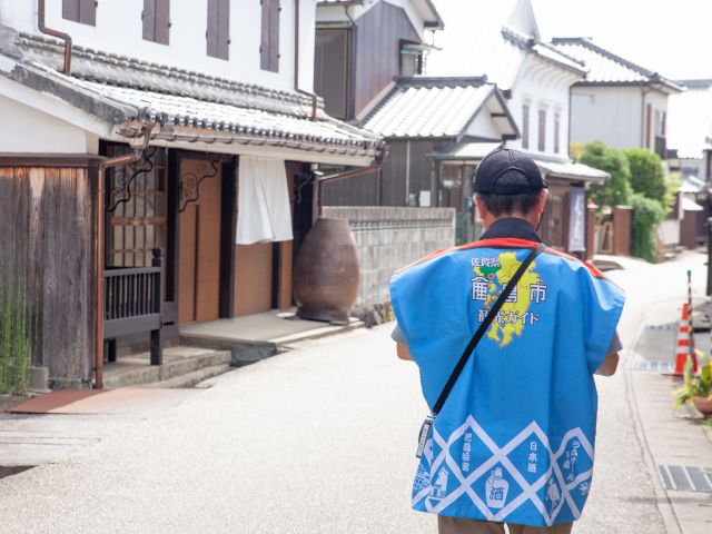 国の伝統的建造物郡保存地区に選定を受けたまちなみに皆さまをお連れします。