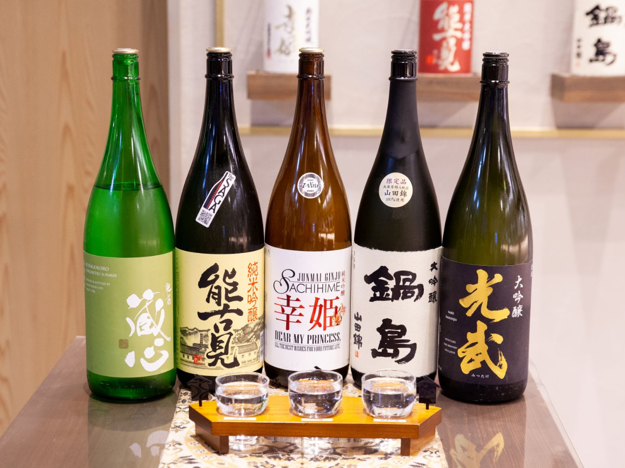 鹿島にある5蔵のお酒の中から、お好きな酒蔵のお酒をお選びいただけます。 純米酒・純米吟醸・大吟醸の3杯が飲める人気のセットです。