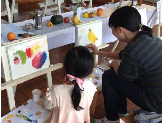 親子で油絵初体験、小学1年生から体験できます。