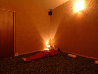 じゃり風呂(大部屋)玉じゃりの指圧感が心地よく 遠赤外線効果でゆっくりじわじわと 身体の芯まで温まっていただけます。