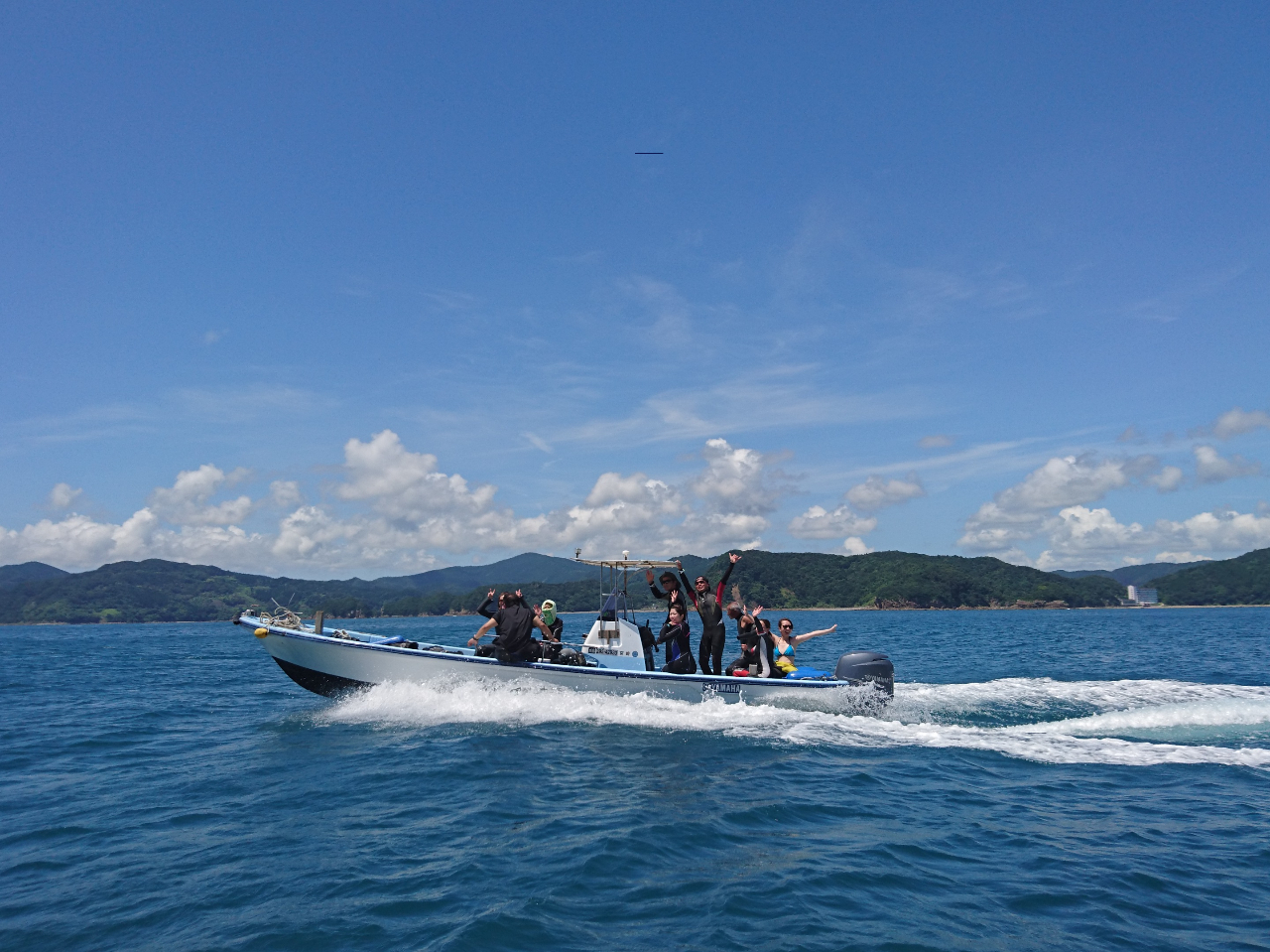 ポイントまでクルージングも楽しいよ〜!27フィートの船でフットワーク軽くご案内♪