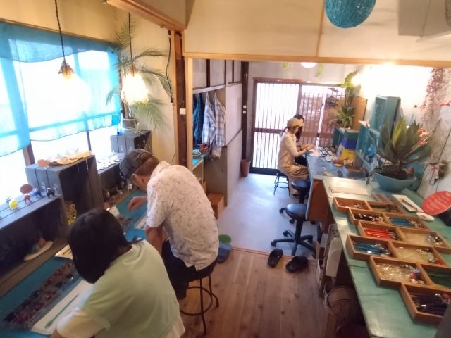 それぞれ集中して色選び!