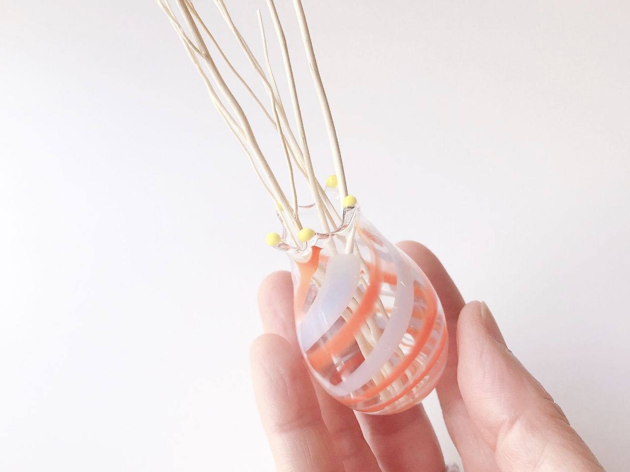 手のひらサイズの可愛らしい小びんです!