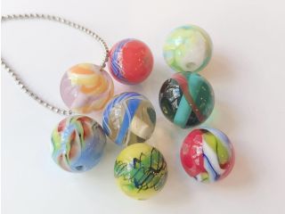 コロンと可愛いとんぼ玉、好きな色で3粒作っていただけます!キーホルダーのチェーンが1本付きます。