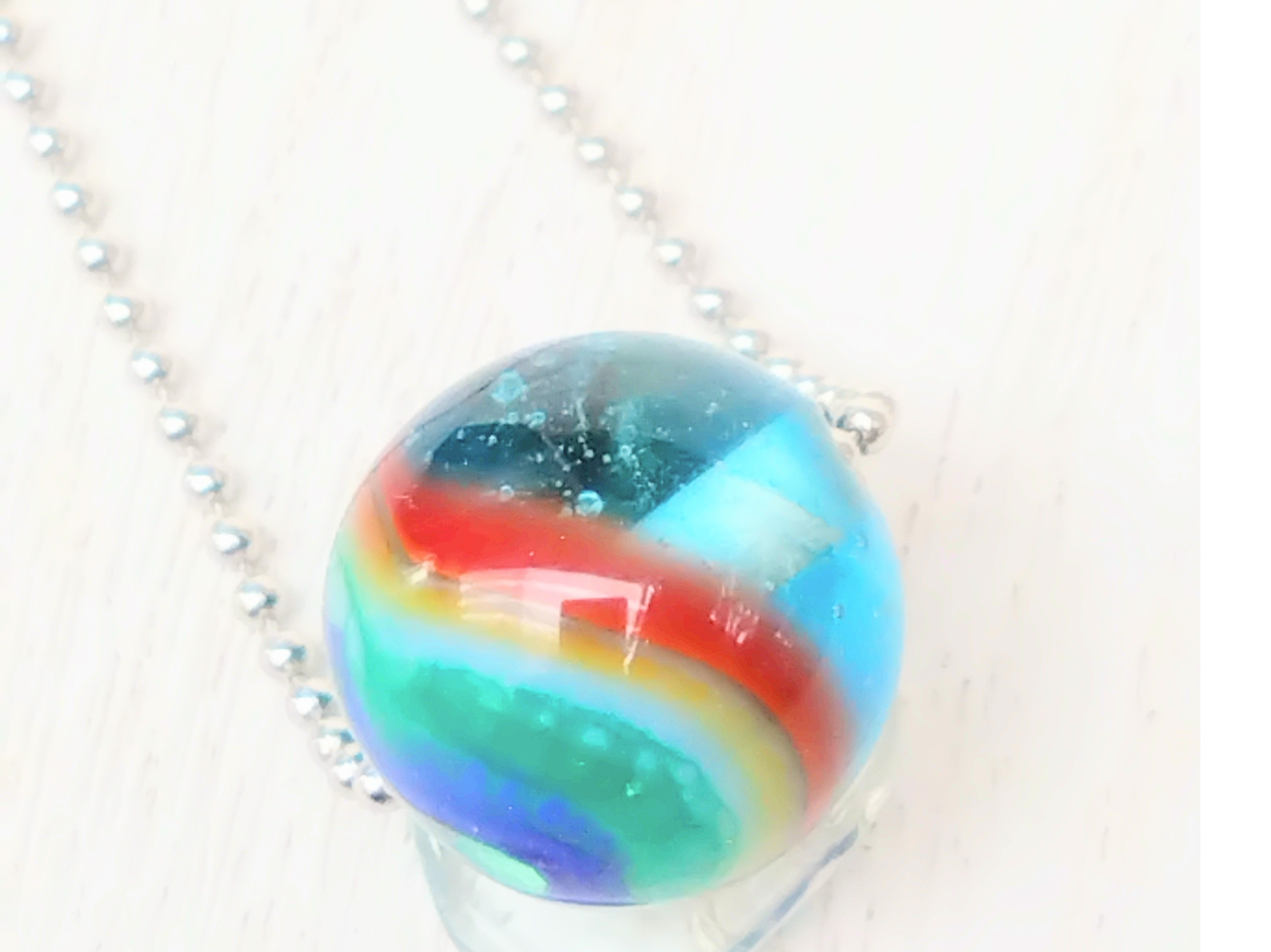 虹色のとんぼ玉のキーホルダーを1つ作りましょう♪