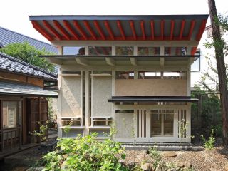 総ヒノキ造りの「ホタルの湯屋」。「小宇宙」をテーマに設計されたこの空間で、日常を離れ、心静かに整えるひとときをお愉しみいただけます。