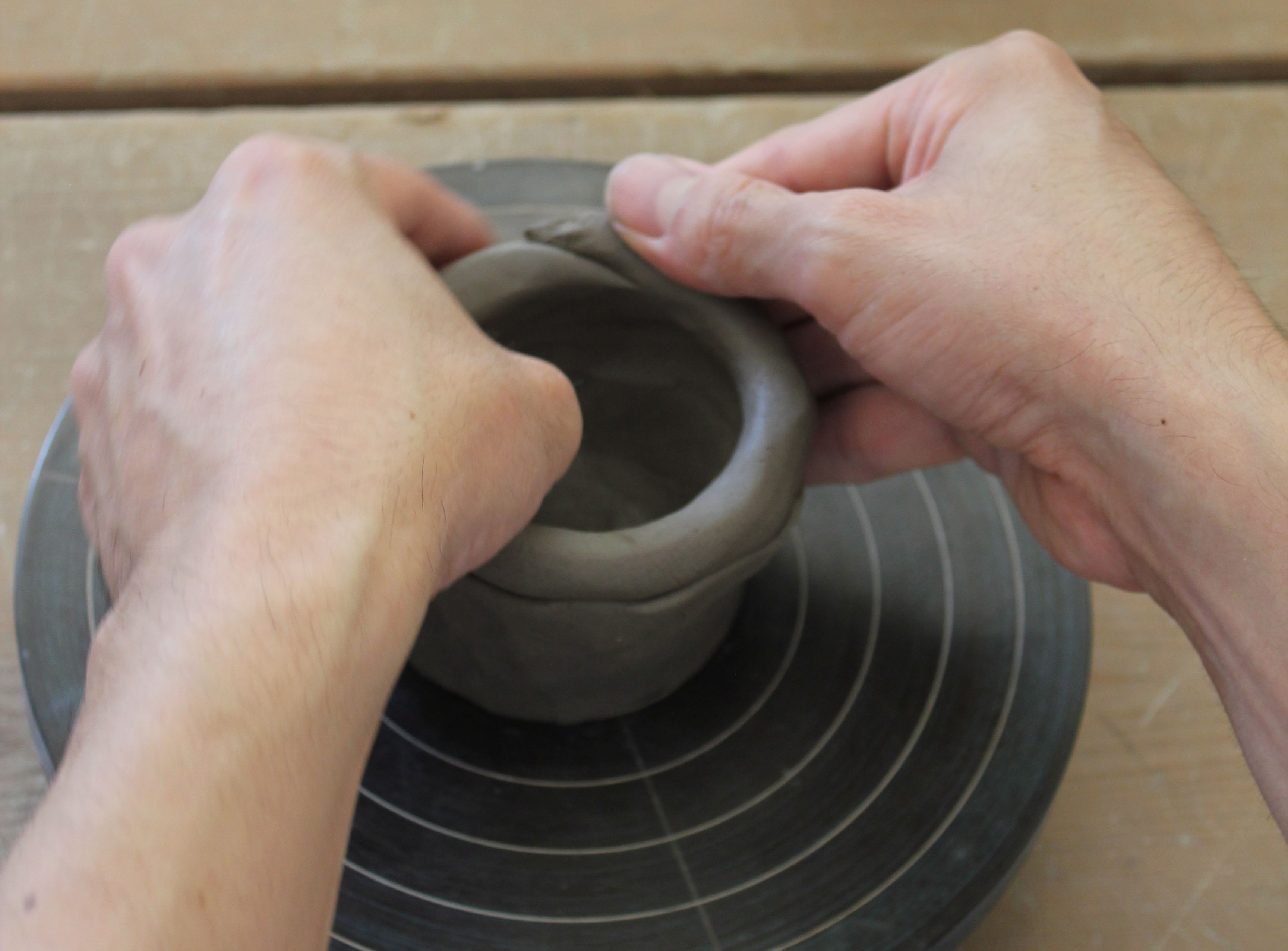 �Ђ��Â���Ƃ����̂Ȃ���̋Z�@�Ŋ�������Ă���l�q�B�����q�₨�M�A�J�b�v��Ԃт�ȂǁA�F�X�ȍ�i������܂��B