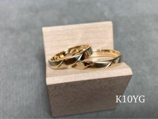 ひし形部分はマット仕上げになっています。