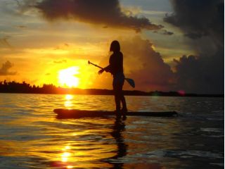 SUPに乗って沖縄の夕陽を独り占め!