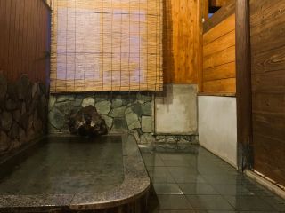 頭石(かぐめいし)の湯