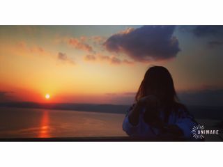 夕日は山側へ。海と空の色がゆっくり変わっていく、奄美の夕暮れを楽しみます