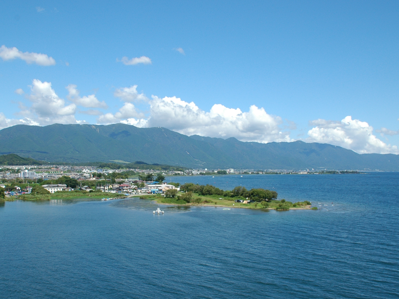 琵琶湖大橋から見たマリーナ全景