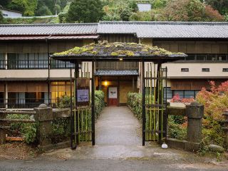 熊本/水俣『新・日本百名湯』選出!秘湯 湯の鶴温泉の日帰り温泉♪15時~22時までOK!大人300円/小学生150円〈ファミリーやカップルにおススメ〉