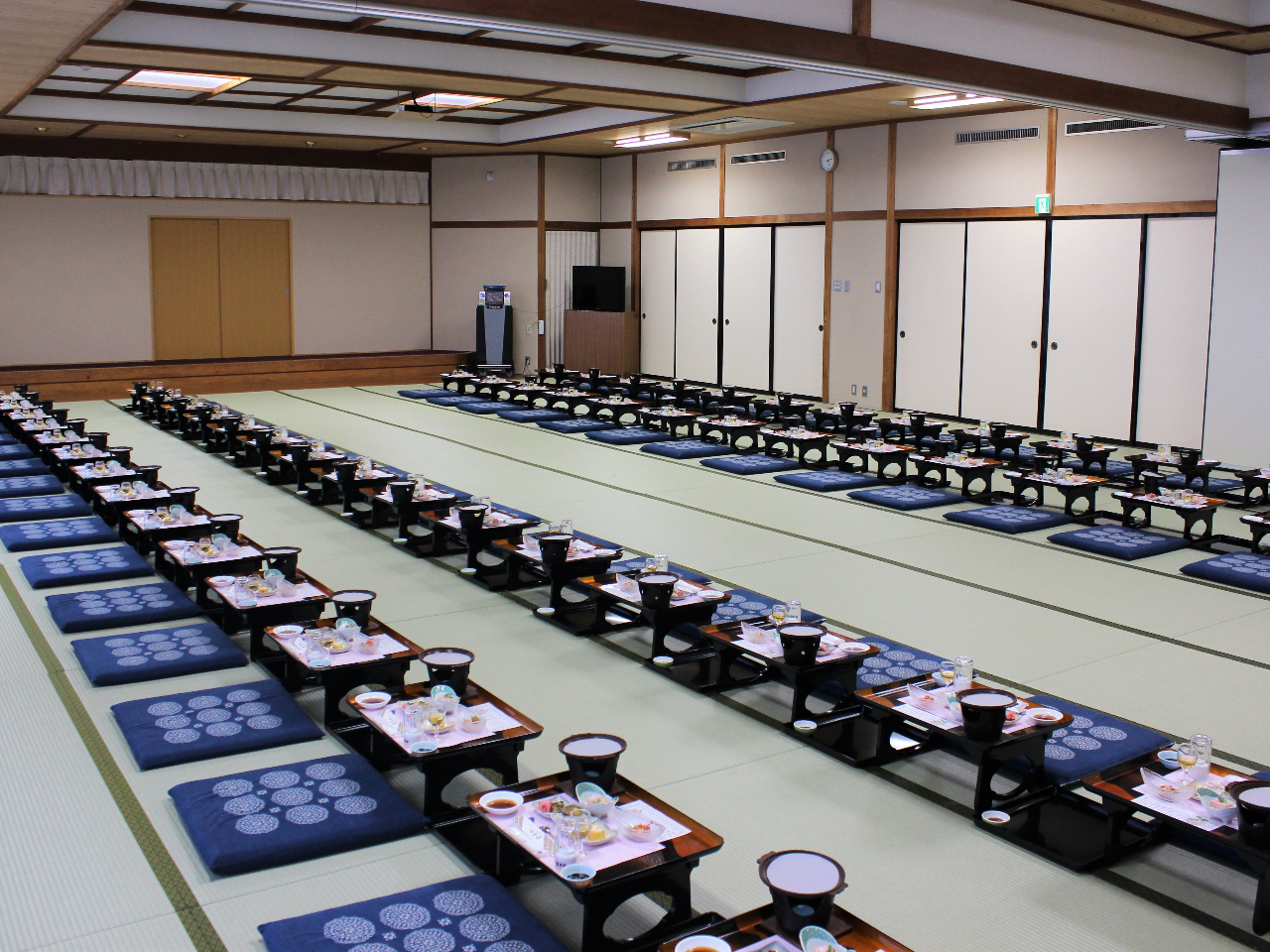 最大120名収容可能な宴会場も完備。