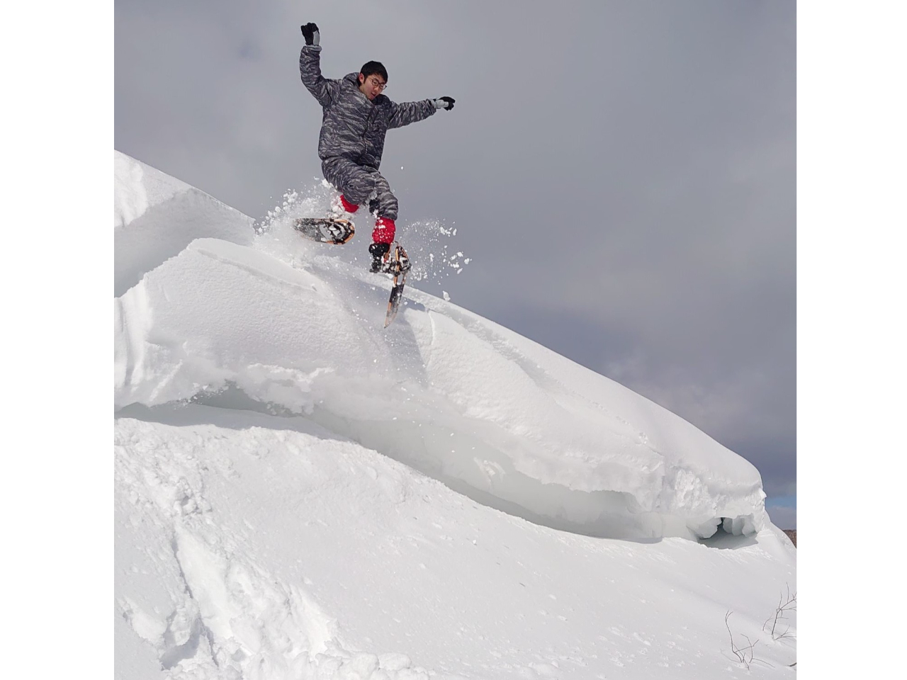 高飛び込みだって、雪のクッションでへっちゃら!?