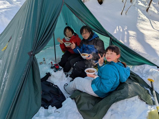 氷点下でもテントの中で調理をしていれば寒くない
