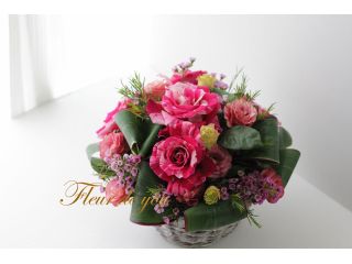 季節のお花をつかったバスケットアレンジイメージの一例です